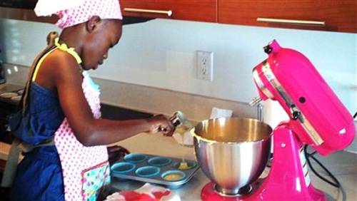 jaanfe: pluckyyoungdonna: thoughtsofablackgirl: Girls&amp;WomenToKnow:  The 8 year old Chef