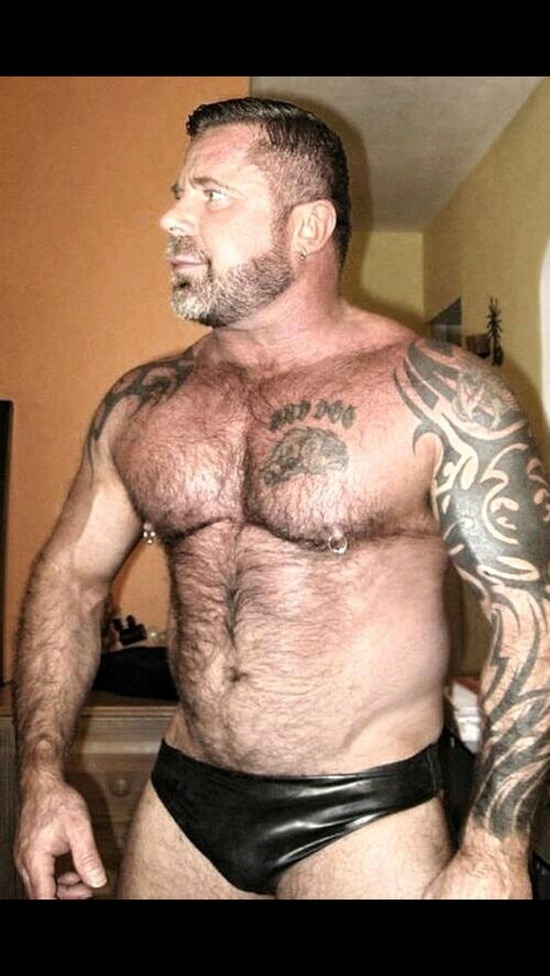 machodesungao:  http://machodesungao.tumblr.com/  Love big hot daddies