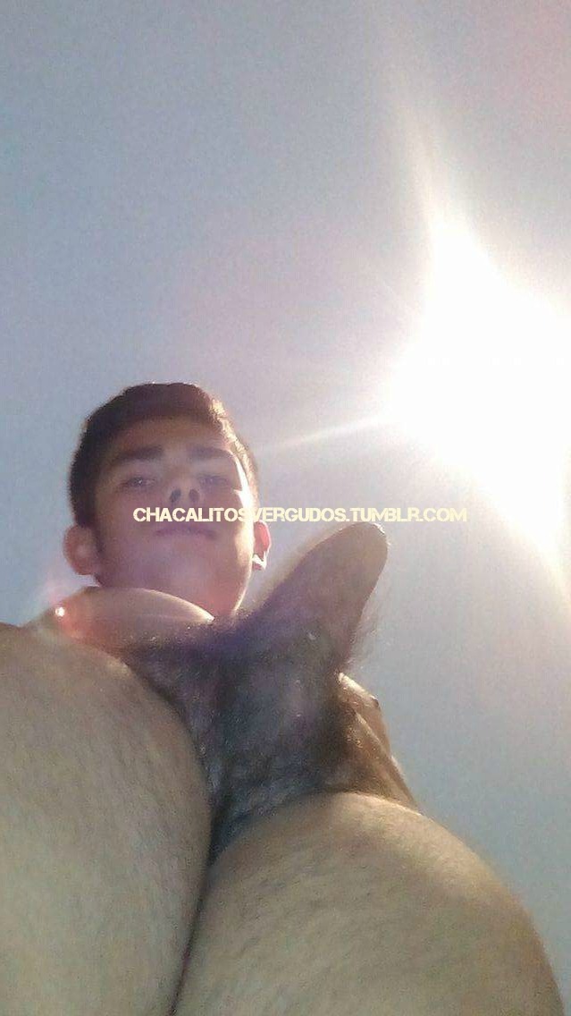 chacalitosvergudos:  Como cuando el hetero del salón te enseña su verga con todo