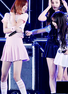 glocchan:  lizzy being afraid of a bug(x)