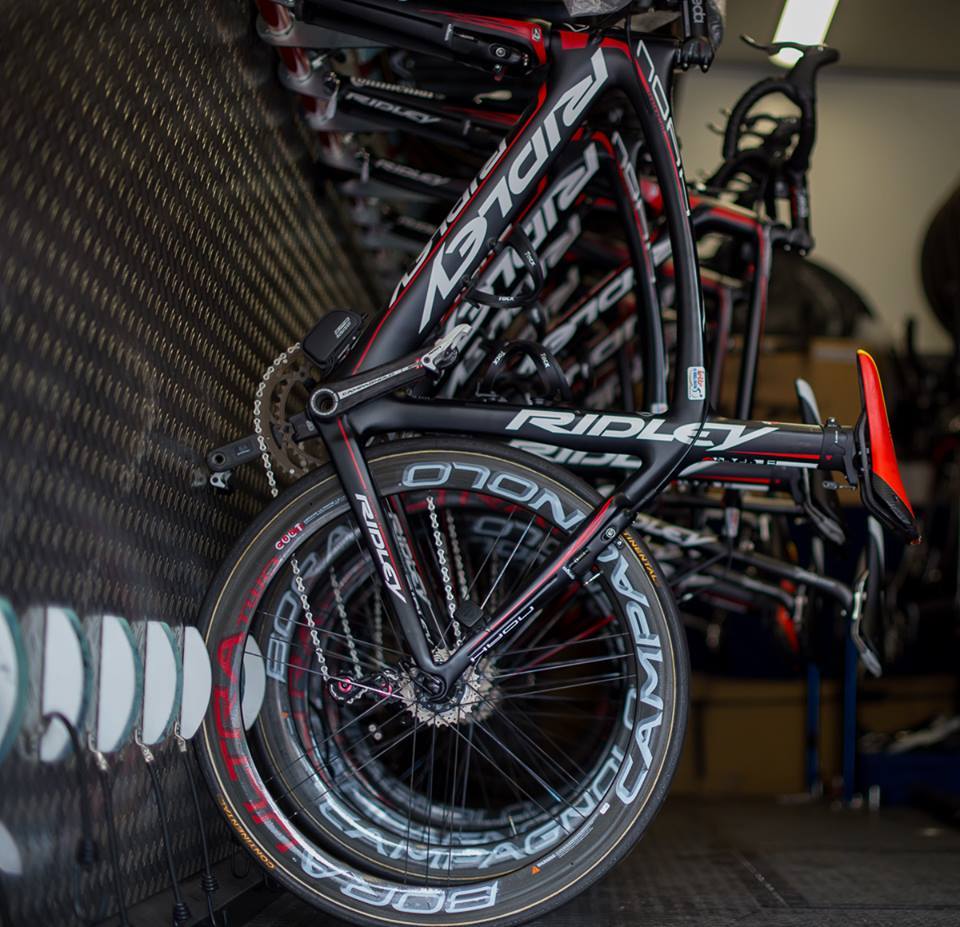 laicepssieinna:  hgwr:  Campagnolo Srl  Vive le Velo! 