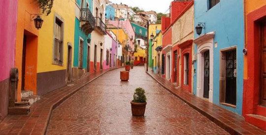 I’ve been wondering why both The Book of Life and Coco have the same aesthetic for the Land of the Death and then it hit me.   Fucking Guanajuato.