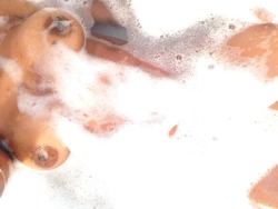 boobsandwolves:  soapy body during bath time