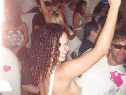 More nip slips and pussy slips pics at http://pussyslip.tumblr.com/