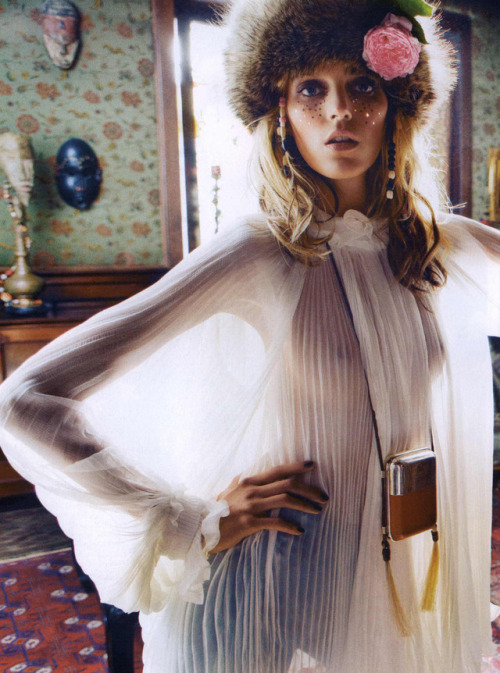 rougefatal:     Anja Rubik modelling haute hippie for Paris Vogue (2011) 
