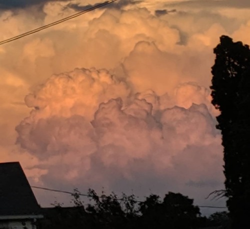 Awesome storm clouds. #clouds #dusk #stormcloudshttps://www.instagram.com/p/B0MvQLJgpcF/?igshid=rv