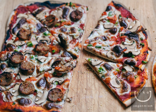alloftheveganfood: Vegan Pizza Round Up for Pi Day Vegan Pepperoni Pizza Hawaiian Pizza Vegan Thai 