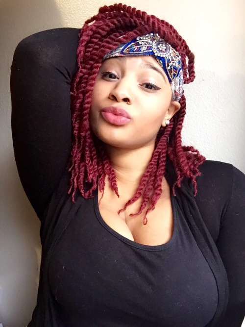jamaicanamazon:  delamind:  My remote shutter release »»  Hey boo