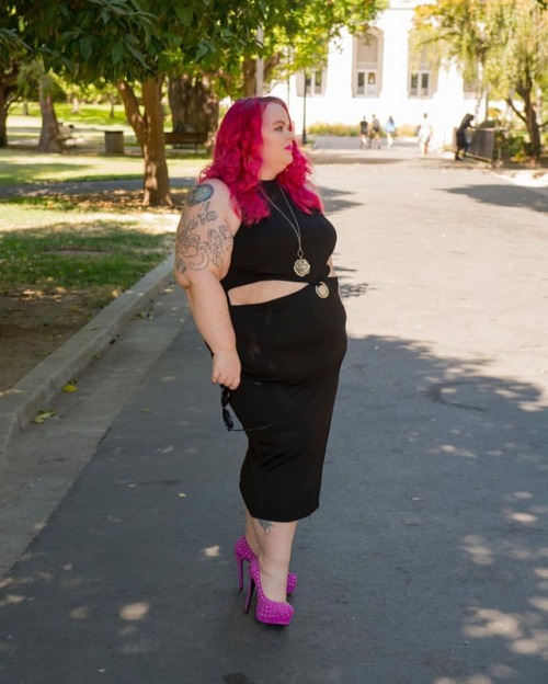 curvykatpsm:Fierce, Fat, & Fabulous @arrowmaker_media .....#whatfatgirlsACTUALLYwear #alternativ