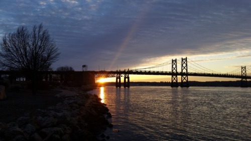 naturelvr69: naturelvr69: OP - 02*17 The sunrise peeking from under the bridge Perfect timing! No fi