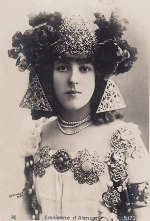 Emilienne d'Alencon, 1900s