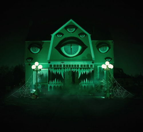 mymodernmet:  Artist Transforms Parents’ Ordinary Home into a Phenomenal Monster House