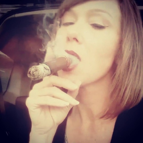 CIGAR Capnolagnia Female Smoking Fetish (NSFW 🔞)