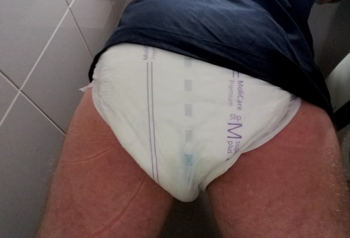 Sex dl-park:Damn! Diaper leaked at work. pictures