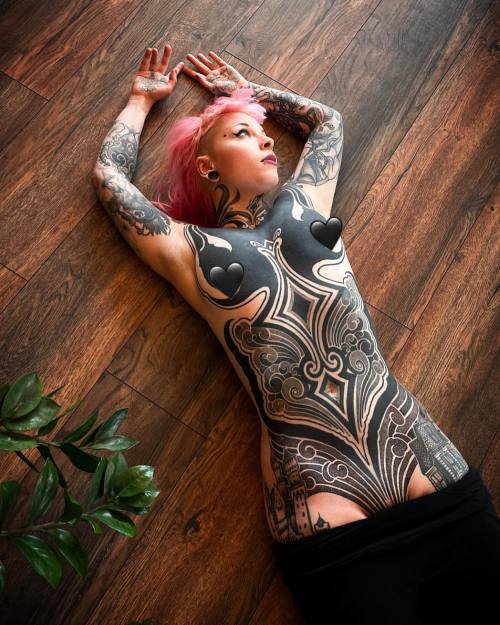 howifeelabouther:allthepiercingsandbodymods:Tattoos by Diamante_murru. Follow her on Instagram! DM m