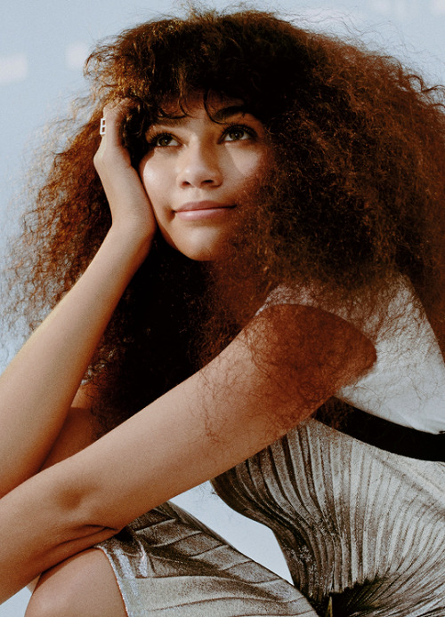zendaya-source:I was actually supposed to be a basketball player, not an actress. My parents had me 