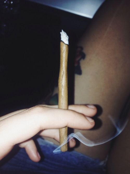 victoriaburnem:  Hot boxes to end the night with my boys :3 