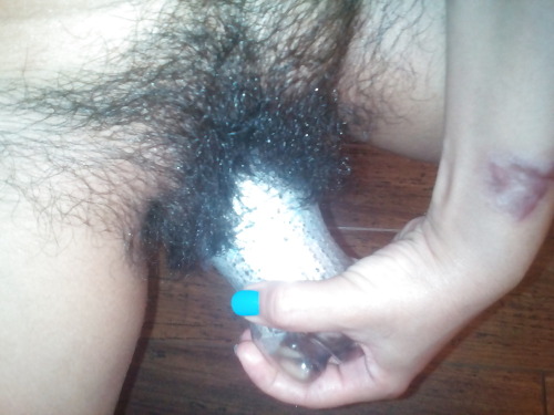 gt4-6:  ethnicassholes:  Hairy Latina Ass  Sexy hairy wet pussy…Damn!