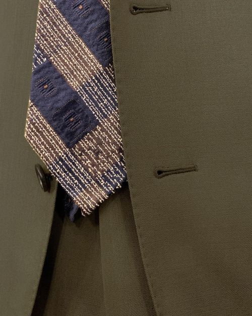 Details #outfitoftheday  Discover on woolsboutiqueuomo.com Suit by #carusomenswear  Shirt by #finamo