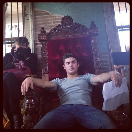 alekzmx:  dafuqjake:  Found MY throne   