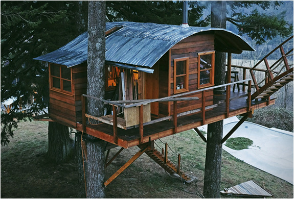 tinyhometrail:  Cinder Cone Treehouse(source)