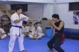 guts-and-uppercuts:  A Drunken Boxing practitioner getting absolutely destroyed by