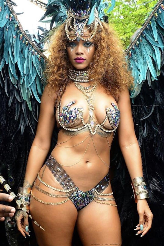 she2damnthick:  🤔 Rihanna or Ashanti.. Who y'all got?