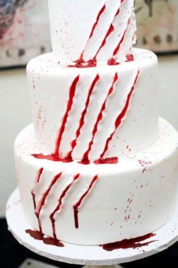 horror-and-the-macabre:  i would marry a girl if she let me have a cake like this. 