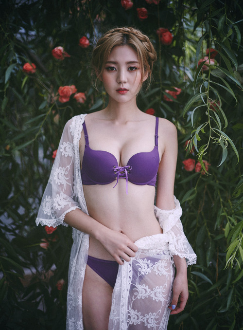 explicitlyambiguous:  Lee Chae Eun (via Imgur)