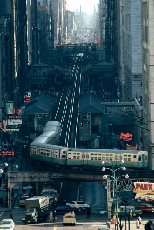 A railway encircles thirty-five blocks of shops, offices, and hotels in Chicago, June 1967.Photograp