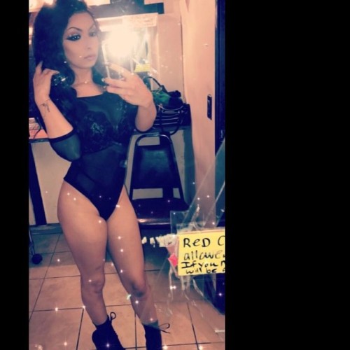 stripper-locker-room:  https://www.instagram.com/marisa.ox/