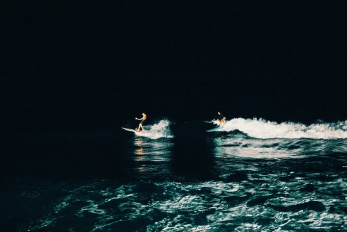 alalae: sunshineandsmiles: ambermozo: Night surfing fuck that would be amazing follow for more simil