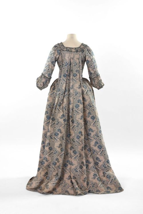 Robe à la française ca. 1760From Enchères Sadde via Interencheres