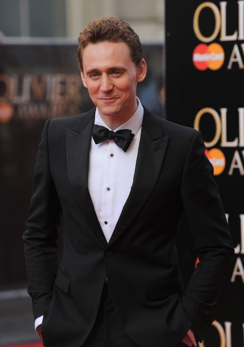 torrilla:Tom Hiddleston attends the Laurence Olivier Awards at the Royal Opera House on April 13, 20