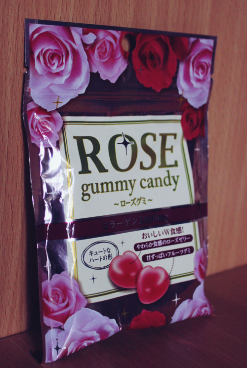 dinosaursarejjang:26/2/15: Rose candy from Daiso~