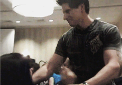 zakbaguets:Zak giving an older fan a brief lap dance at one of his shirt auctions. 