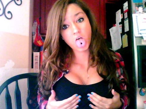 hannabridge: Sexy cleavage photo is.gd/650VdmRfev3Q86d See full galleries @ www.nobraneeded.c