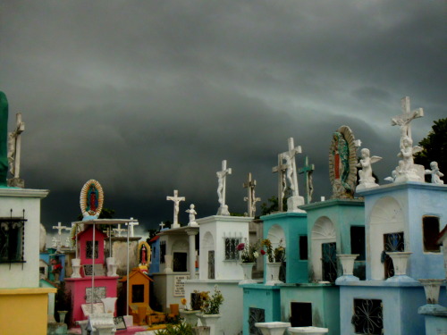 lagrimanegratatuajes:Mérida Yucatán México Cementerio General Día Nublado.