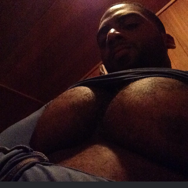 mediumrarebeef:  Yes boobs!