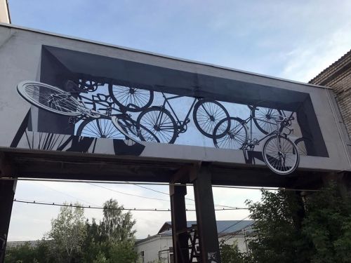 Shozy’s illusionary murals include this work, which uses reflective chrome paint that will change hu