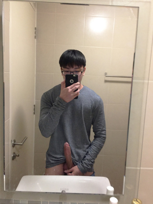 justabigasian:  “LEAKED” ..He’s so hot with cute face … body and his MONSTER COCK!