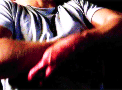 softlesbian:  Dean Winchester Meme: Dean + Body Parts (1/3) ↳ Tummy 