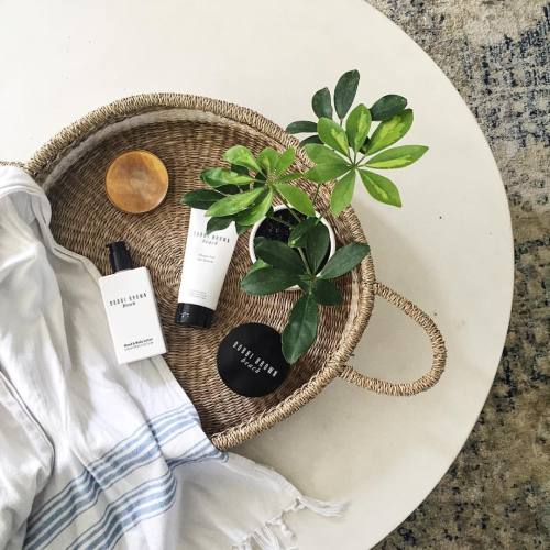 witanddelight:  I may not be bikini-ready but I feel totally beach ready! I have loved this best smelling (seriously) product for summer for years and now they have more ways to enjoy the iconic scent. Even Joe loves using the soap! #bobbiatthebeach 