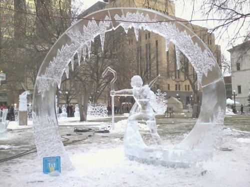 walmartcashierjackfrost:  his-azure-eyes:  The Jack Frost ice sculpture took First Place at the St. Paul Winter Carnival in Minnesota. I wanna go hug it.  ((*FLIPS A DESK* OF COURSE THE ONE YEAR IM NOT IN MY HOME STATE TO GO SEE IT.)) 