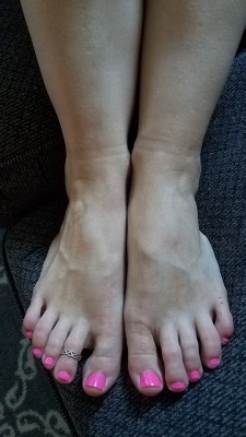 myprettywifesfeet:  A closer view of her