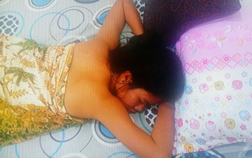 farhana89: Baru 2 round dah Pengsan terus…teruk Hana kena kongkek.. siang Melayu..malam Bengg