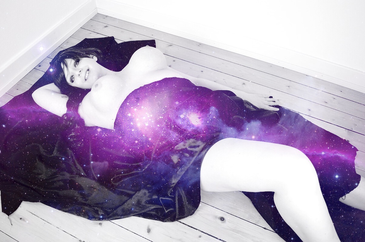 vickivalkyrie:  Here’s a free mini set, to celebrate that I have 100k ‘likes’