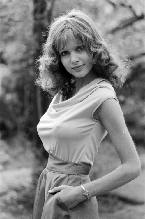 Madeline Smith Nudes & Noises  