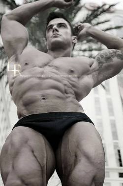 whitepapermuscle:  Jaco de Bruyn