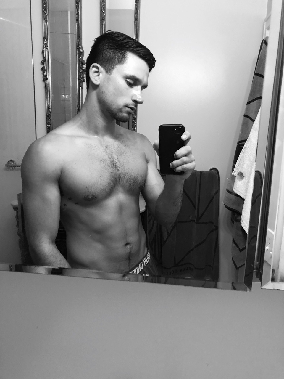 rihannasaurus:No one:Gays: *selfie*